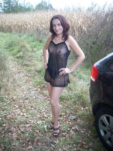 Ehefrau Milf Im Negligee Durchsichtiges Oberteil Draussen Fotografiert Amateur Pic
