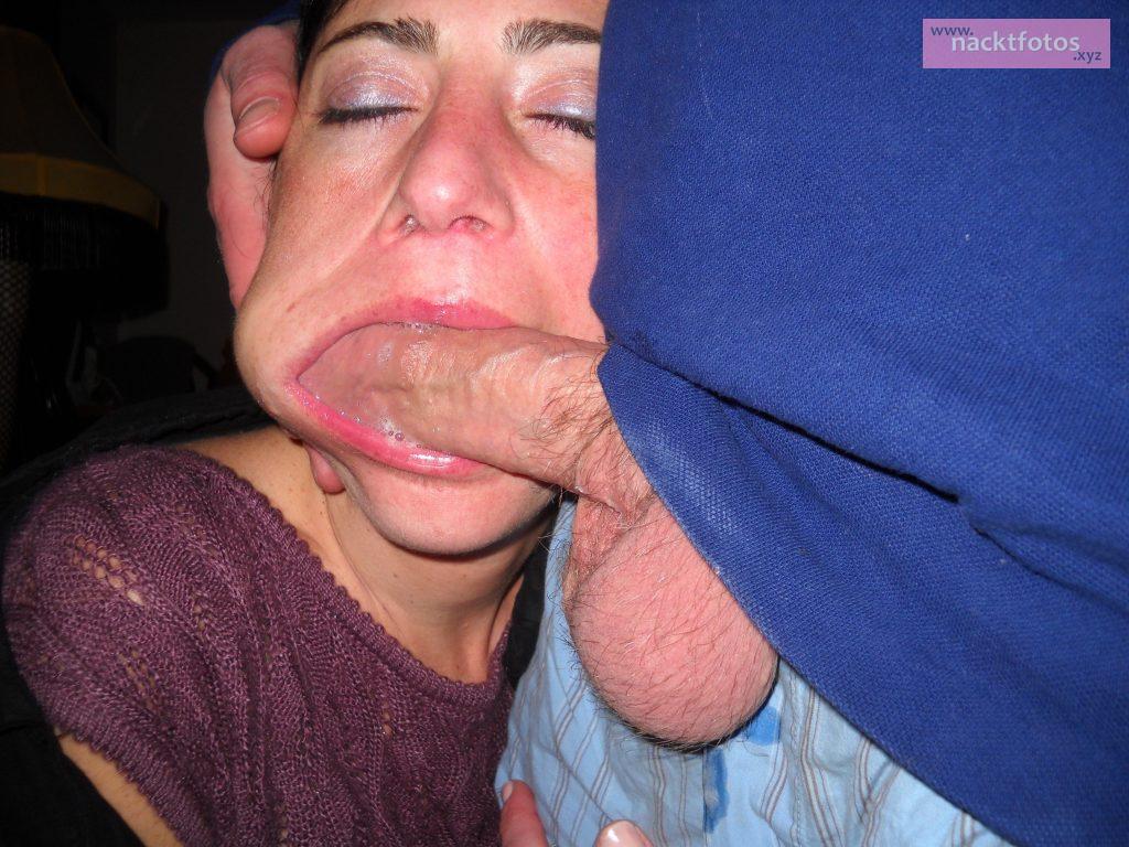 Schwanz In Der Backe Beim Blowjob